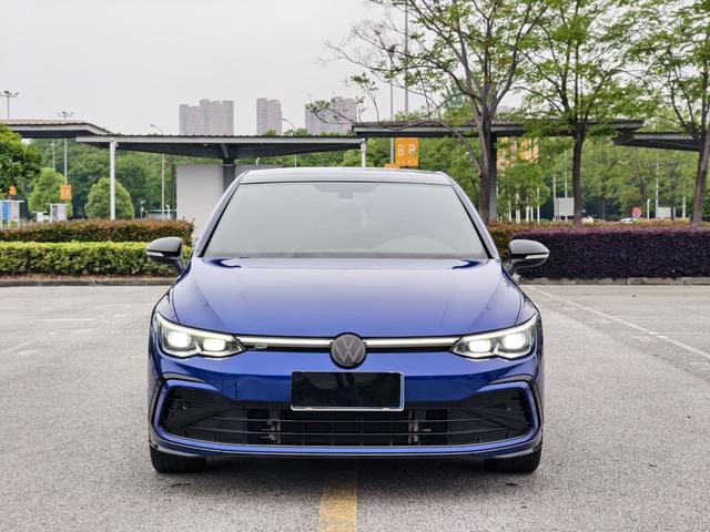 Volkswagen Golf 2023, фото 2