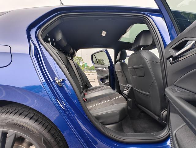 Volkswagen Golf 2023, фото 11