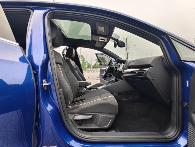 Volkswagen Golf 2023, фото 12