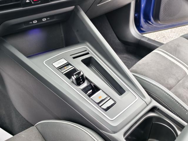 Volkswagen Golf 2023, фото 16
