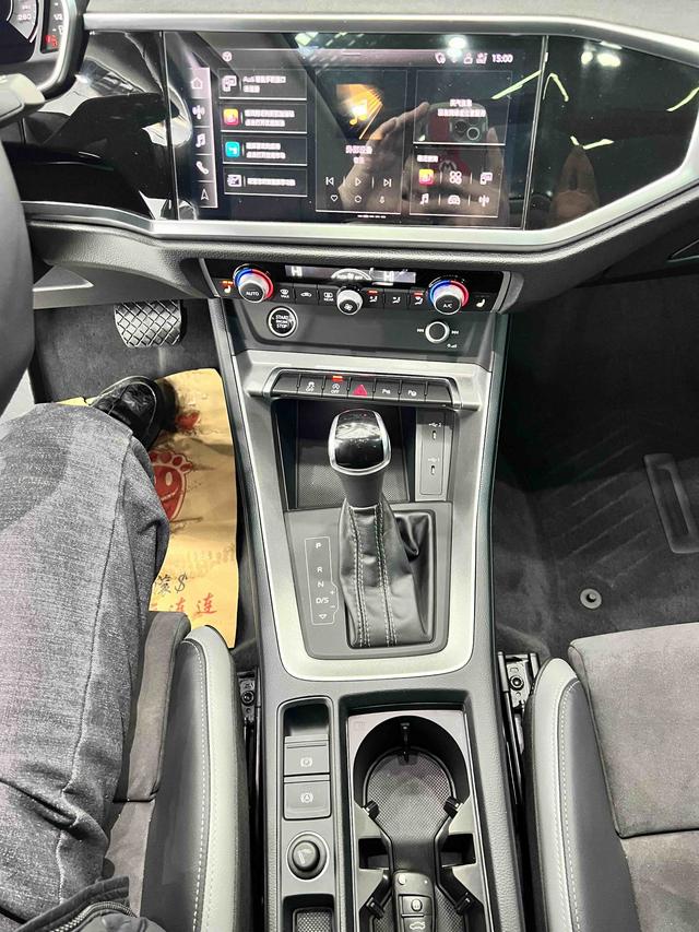 Audi Q3 2022, фото 14