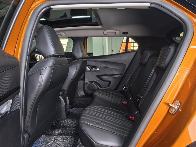 Peugeot 2008 2022, фото 9