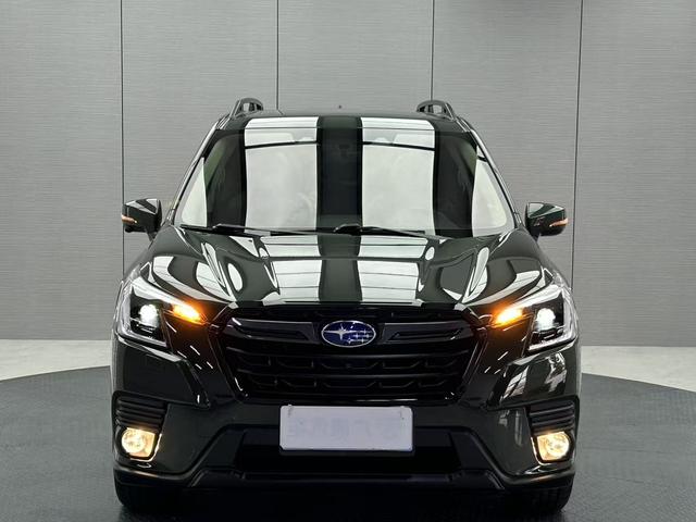 Subaru Forester 2022, фото 2