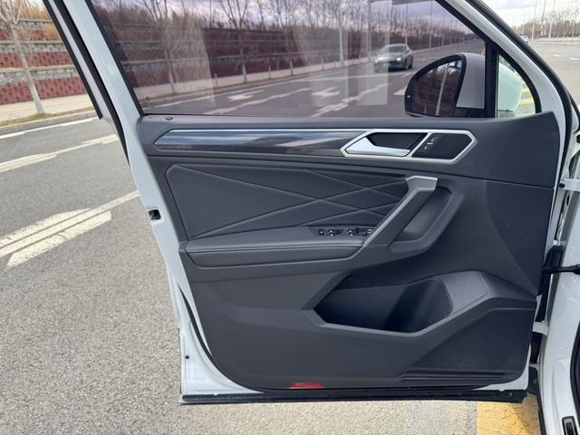 Volkswagen Tiguan 2023, фото 12