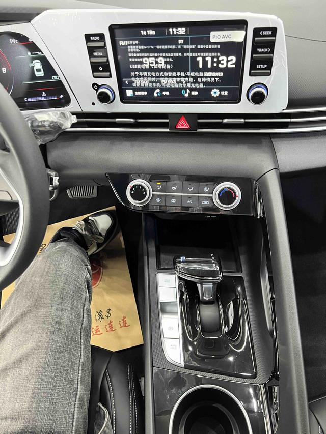 Hyundai Elantra 2023, фото 10