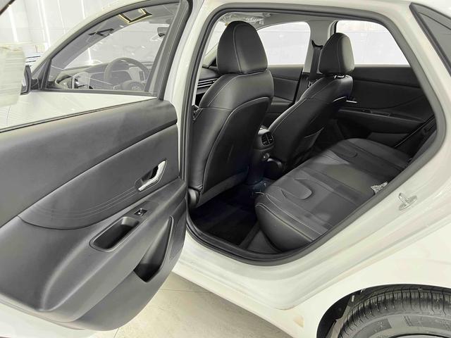 Hyundai Elantra 2023, фото 11