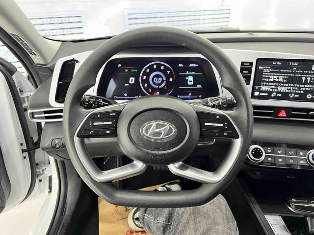Hyundai Elantra 2023, фото 14