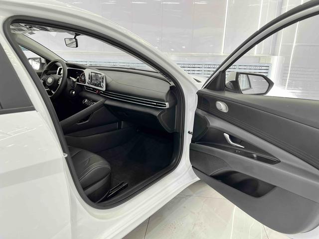 Hyundai Elantra 2023, фото 17