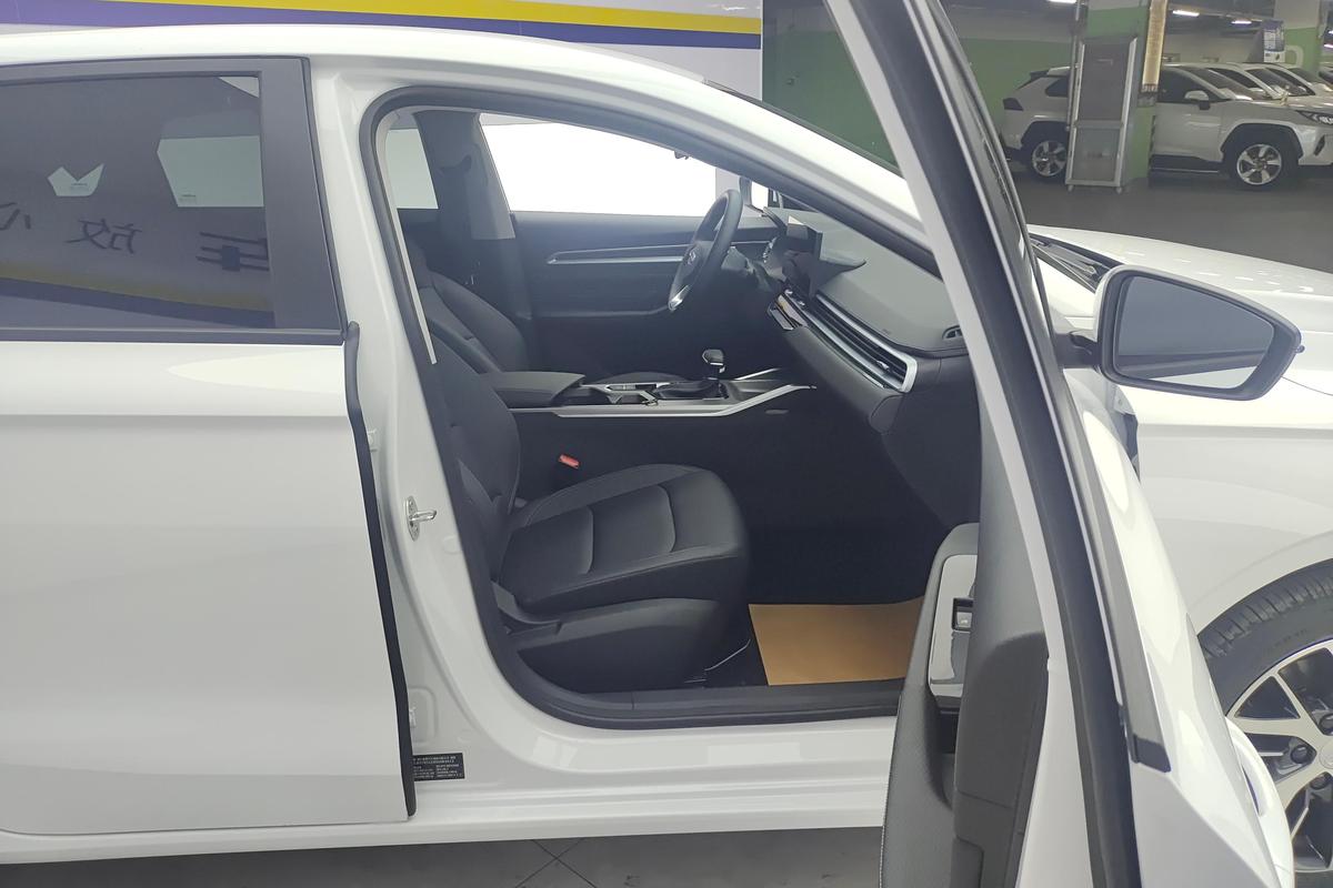 Geely Emgrand 2026, фото 7