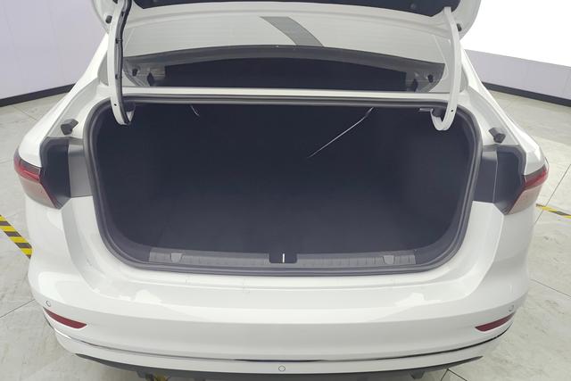 Geely Emgrand 2026, фото 11