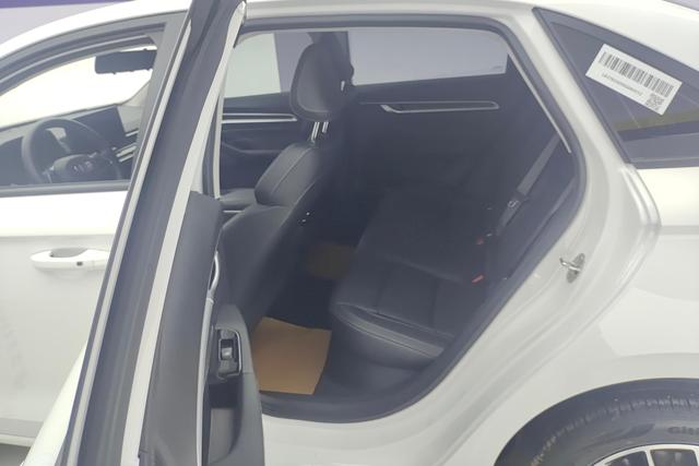 Geely Emgrand 2026, фото 13