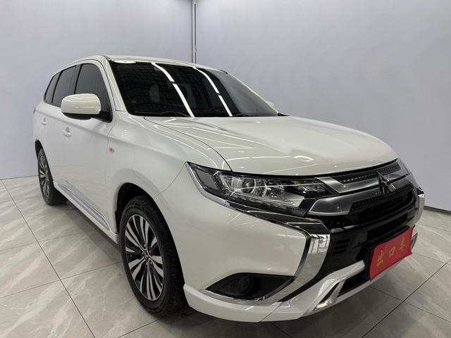 Mitsubishi Outlander 2021, фото 2