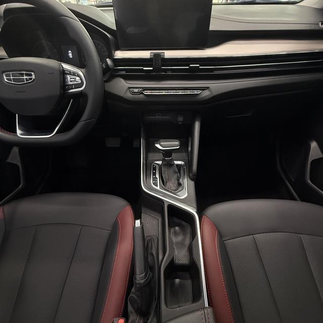 Geely Emgrand X3 2021, фото 14