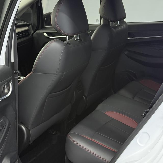 Geely Emgrand X3 2021, фото 15