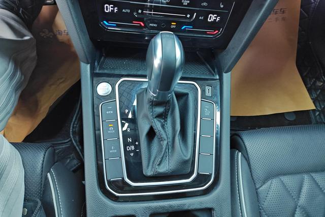 Volkswagen Passat 2022, фото 16