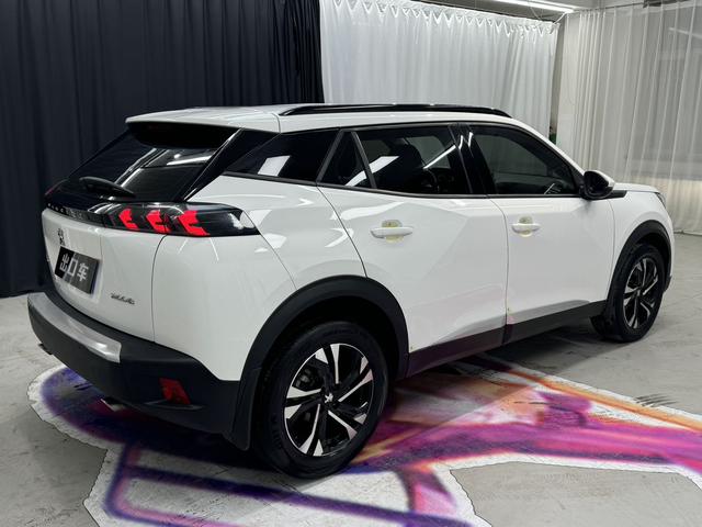 Peugeot 2008 2022, фото 6