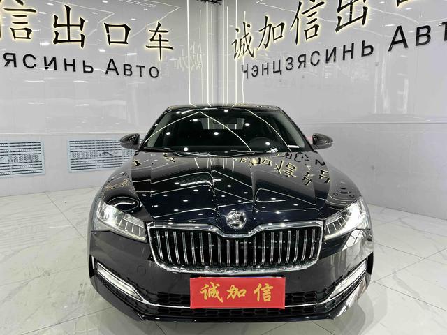 Skoda Superb 2023, фото 2