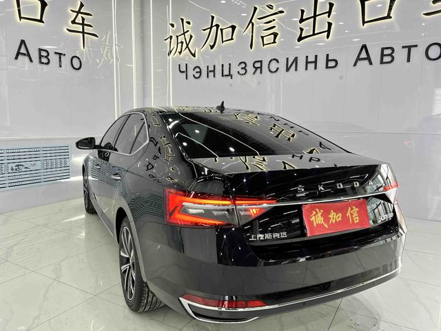 Skoda Superb 2023, фото 4