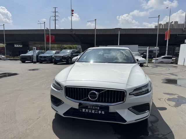 Volvo S60 2025, фото 2