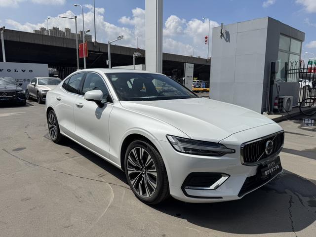 Volvo S60 2025, фото 3