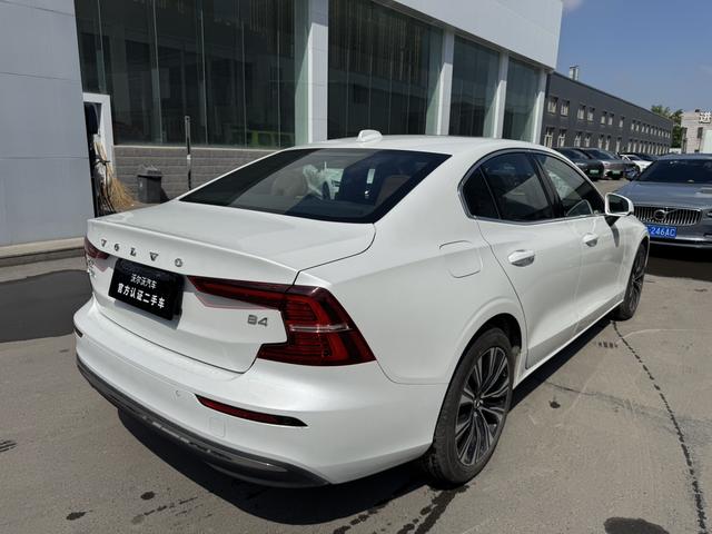 Volvo S60 2025, фото 7