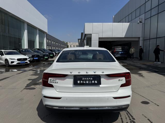 Volvo S60 2025, фото 8