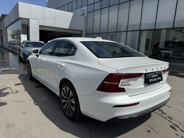 Volvo S60 2025, фото 9