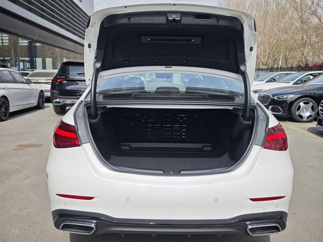 Mercedes-Benz C-Class 2025, фото 15