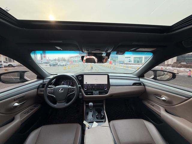 Lexus ES 2025, фото 11