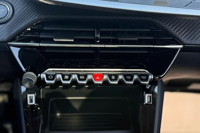 Peugeot 2008 2022, фото 14