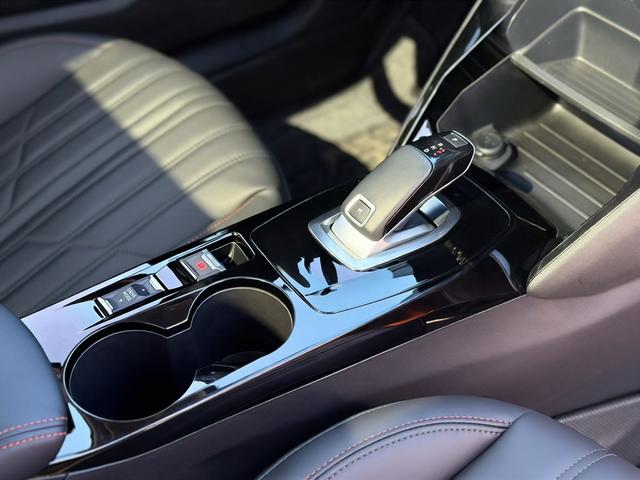 Peugeot 2008 2022, фото 17