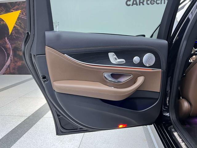 Mercedes-Benz E-Class 2021, фото 16
