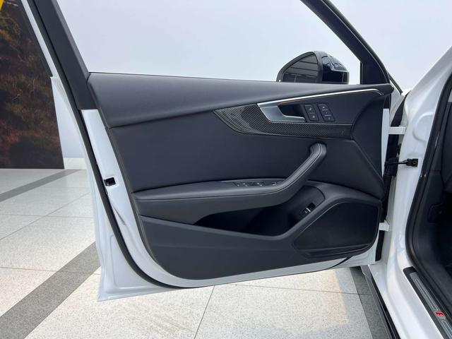 Audi A4L 2022, фото 11