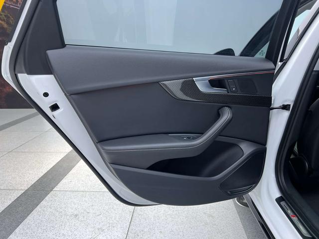Audi A4L 2022, фото 15