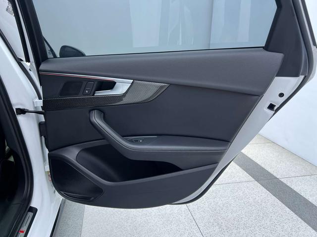 Audi A4L 2022, фото 17