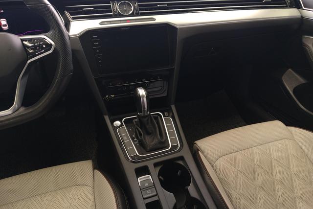 Volkswagen Passat 2023, фото 16