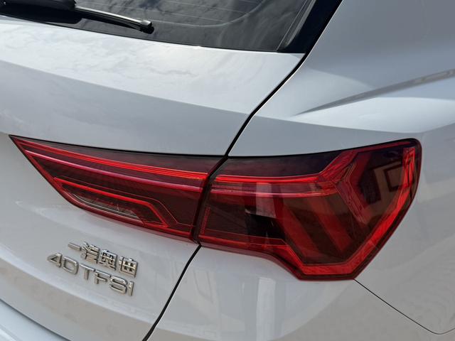 Audi Q3 2022, фото 8