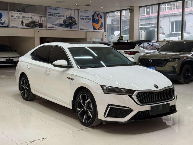 Skoda Octavia 2022, фото 3