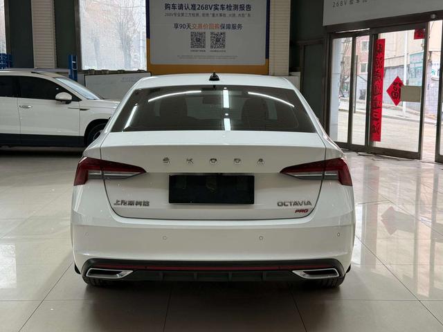 Skoda Octavia 2022, фото 5
