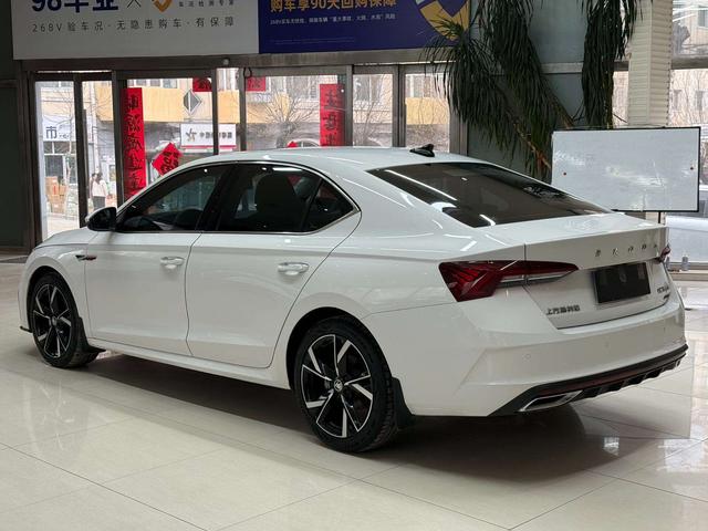 Skoda Octavia 2022, фото 6