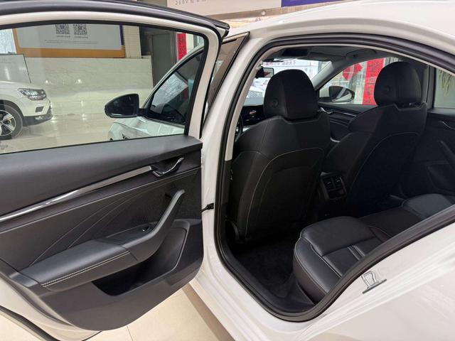 Skoda Octavia 2022, фото 9