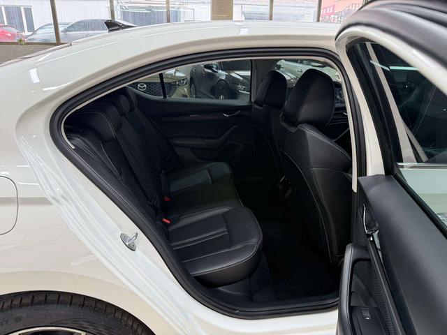 Skoda Octavia 2022, фото 11