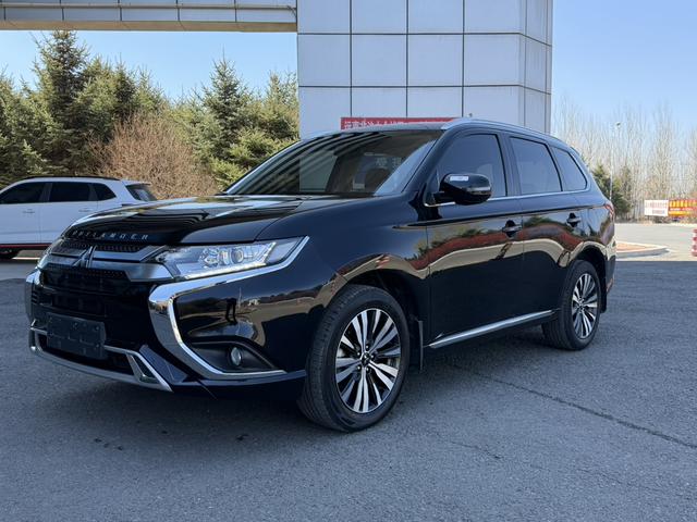 Mitsubishi Outlander 2021, 2 л, вариатор (CVT), передний, пробег 58 000 км — авто из Китая с пробегом
