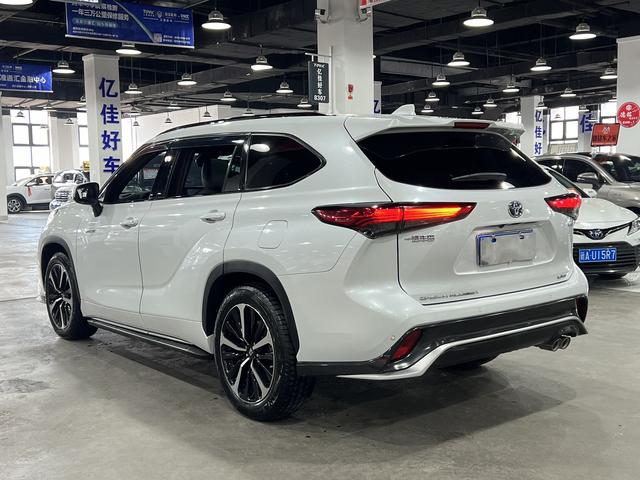 Toyota Crown 2021, фото 17