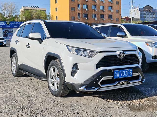 Toyota RAV4 2021, фото 3