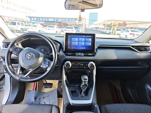 Toyota RAV4 2021, фото 5