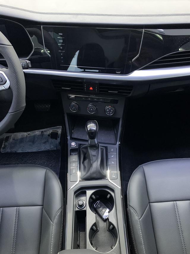 Volkswagen Passat 2023, фото 14