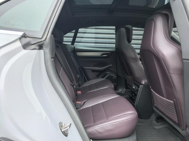 Porsche Macan EV 2024, фото 14
