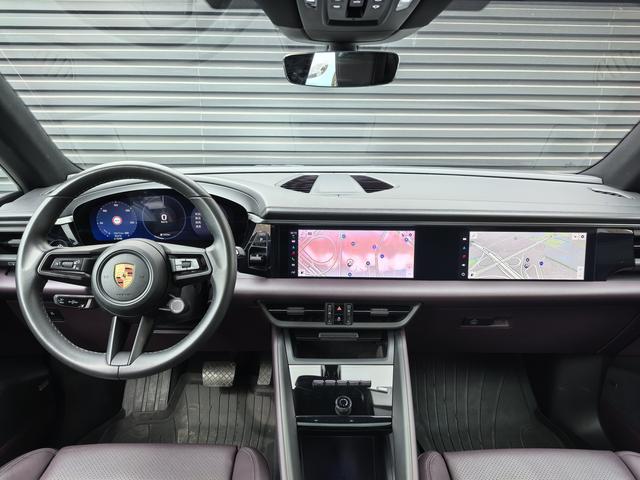 Porsche Macan EV 2024, фото 16