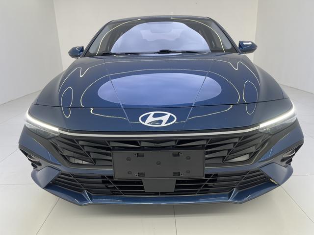 Hyundai Elantra 2023, фото 2